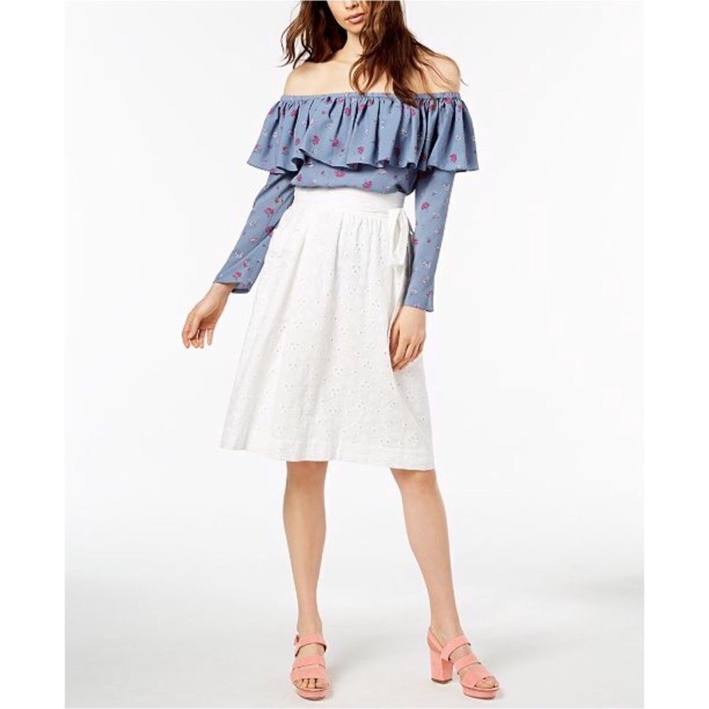 ✨HP✨Jill Jill Stuart
Off-The-Shoulder Flounce Top✨
